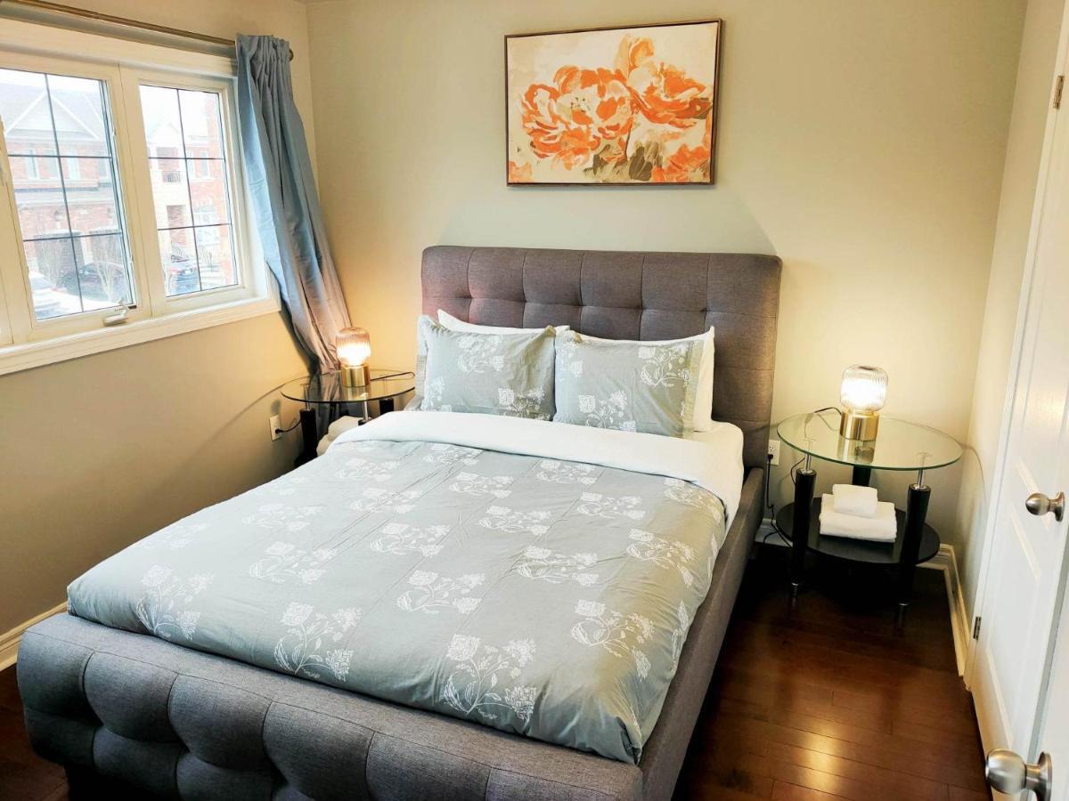 Affordable Room With Free Parking In Newmarket On Extérieur photo