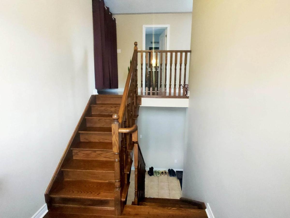 Affordable Room With Free Parking In Newmarket On Extérieur photo