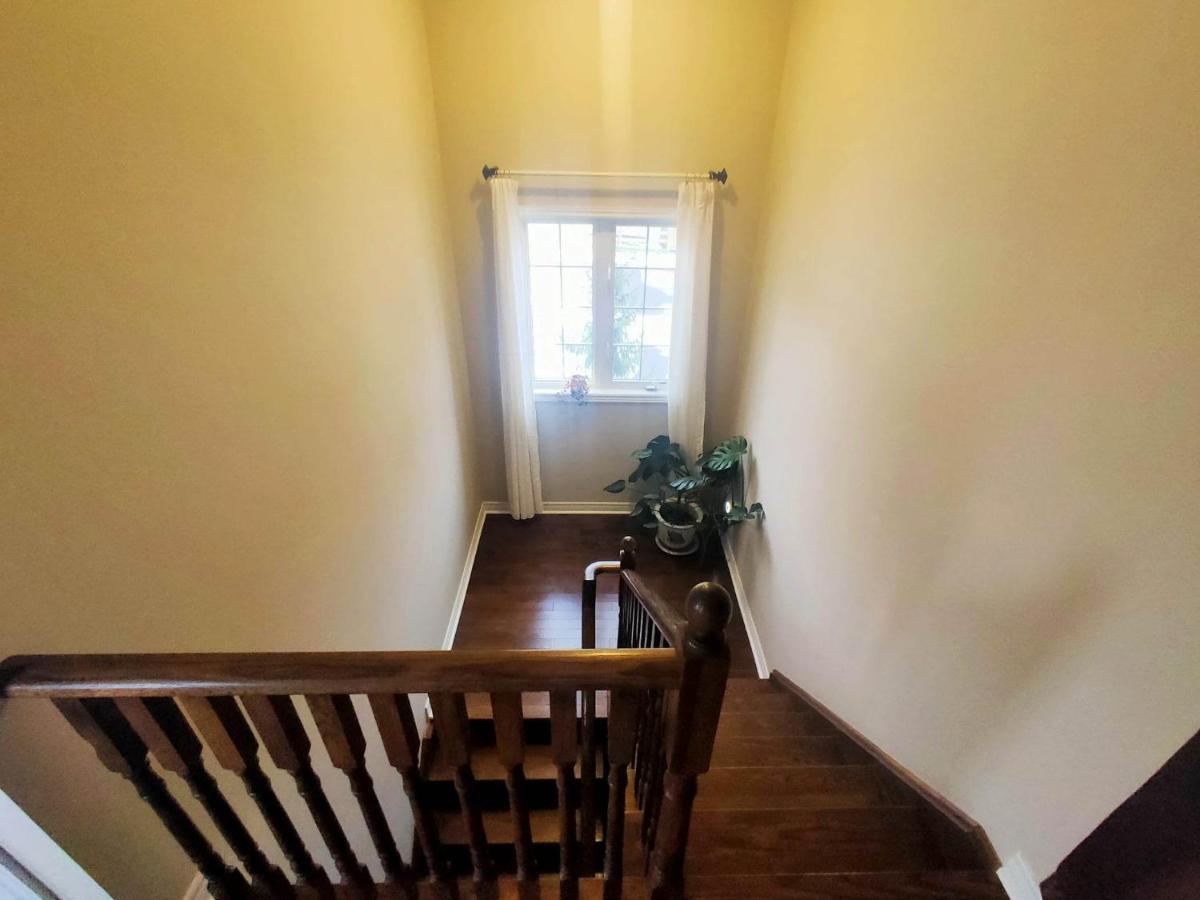 Affordable Room With Free Parking In Newmarket On Extérieur photo