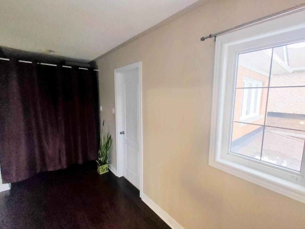 Affordable Room With Free Parking In Newmarket On Extérieur photo