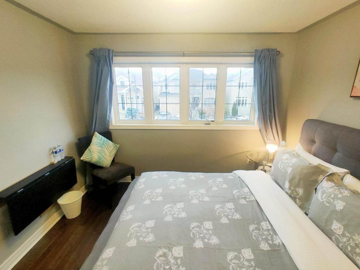 Affordable Room With Free Parking In Newmarket On Extérieur photo