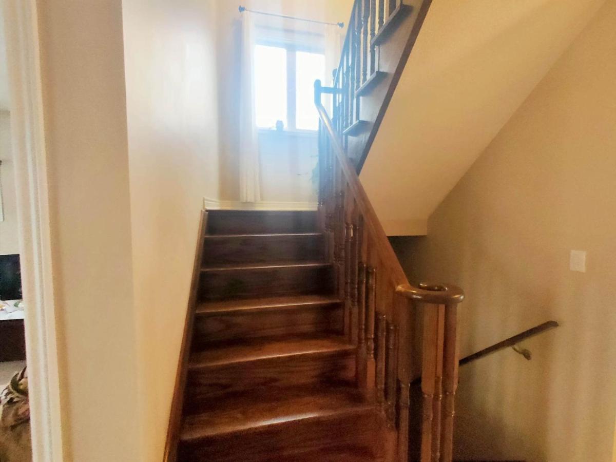 Affordable Room With Free Parking In Newmarket On Extérieur photo