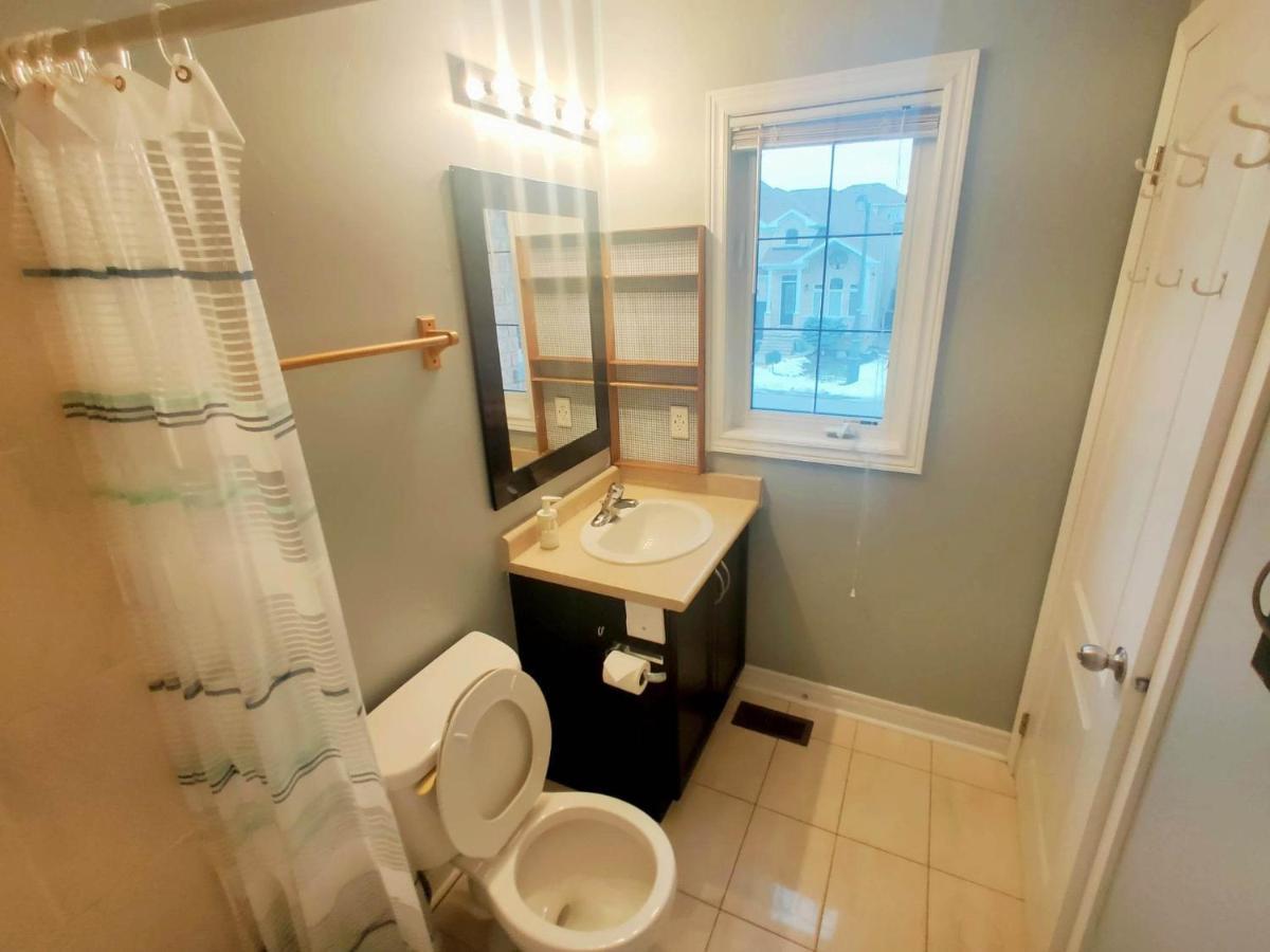 Affordable Room With Free Parking In Newmarket On Extérieur photo