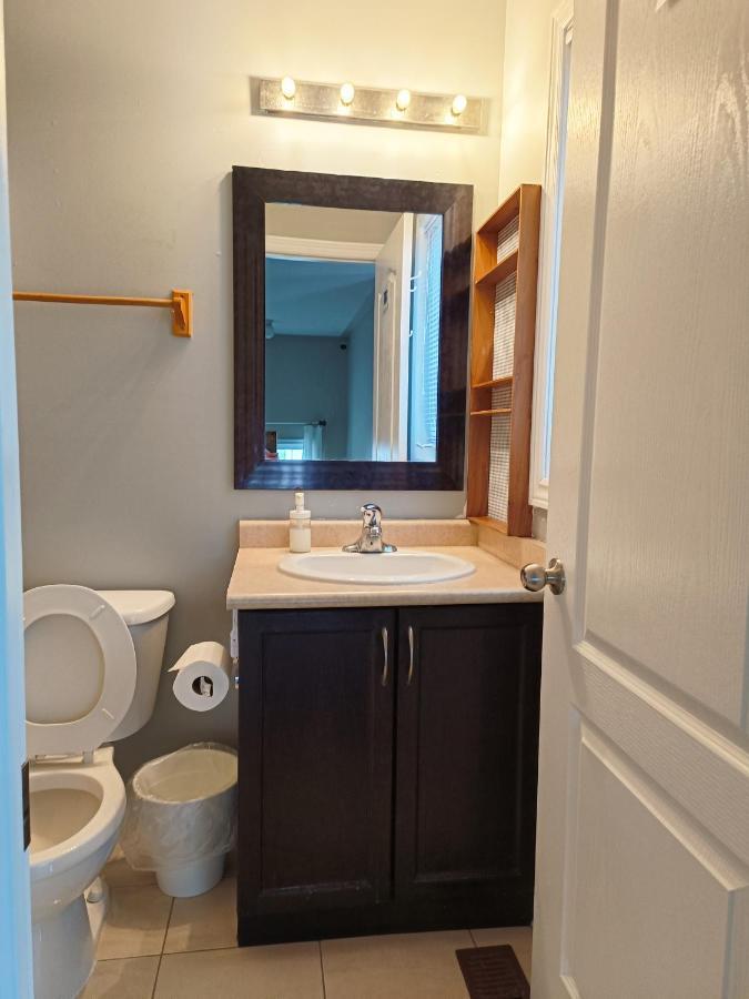 Affordable Room With Free Parking In Newmarket On Extérieur photo