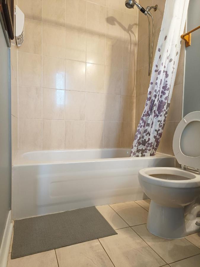 Affordable Room With Free Parking In Newmarket On Extérieur photo