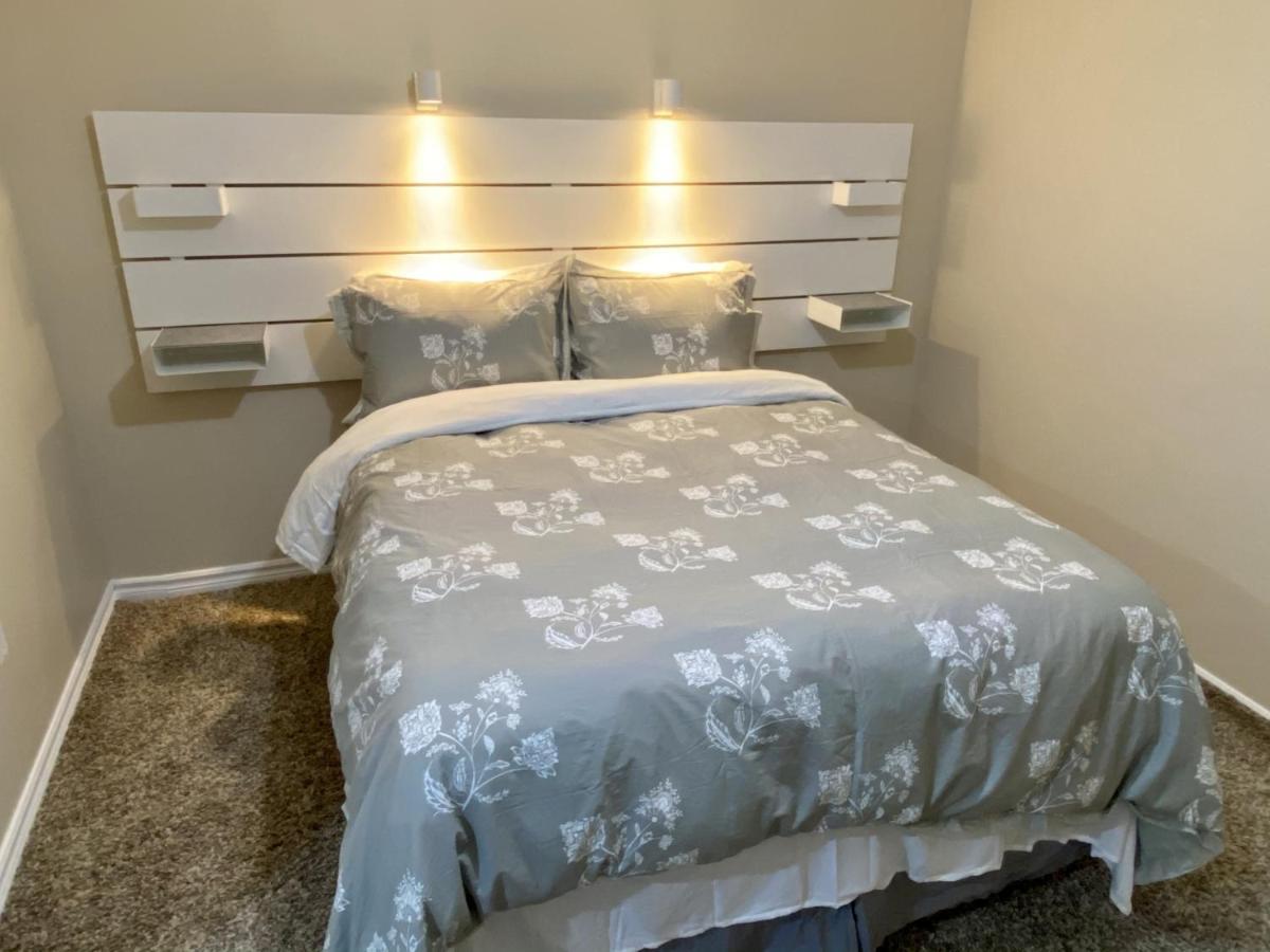 Affordable Room With Free Parking In Newmarket On Extérieur photo