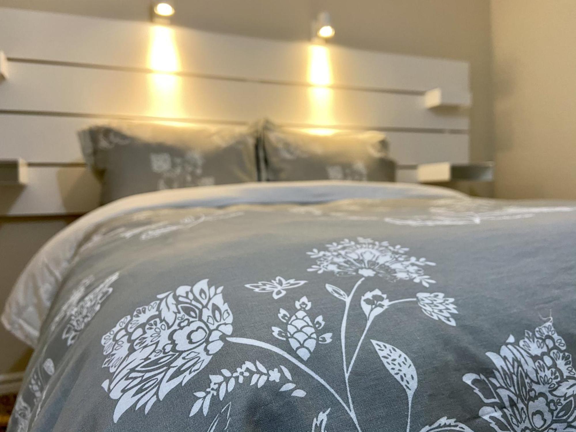 Affordable Room With Free Parking In Newmarket On Extérieur photo